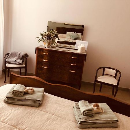 A Due Passi Dal Castello Bed and Breakfast Somma Lombardo Eksteriør billede