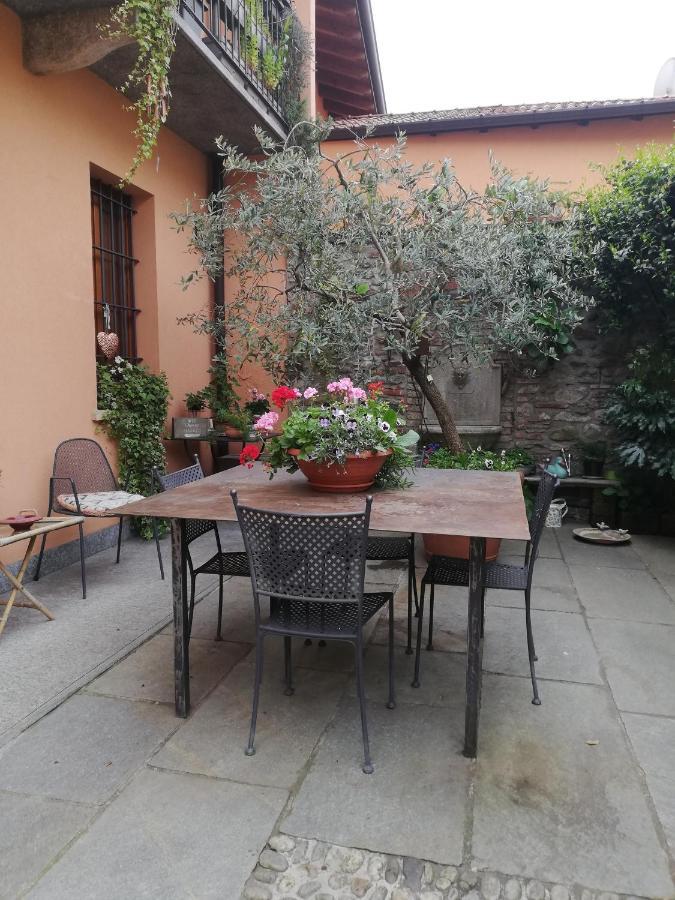 A Due Passi Dal Castello Bed and Breakfast Somma Lombardo Eksteriør billede