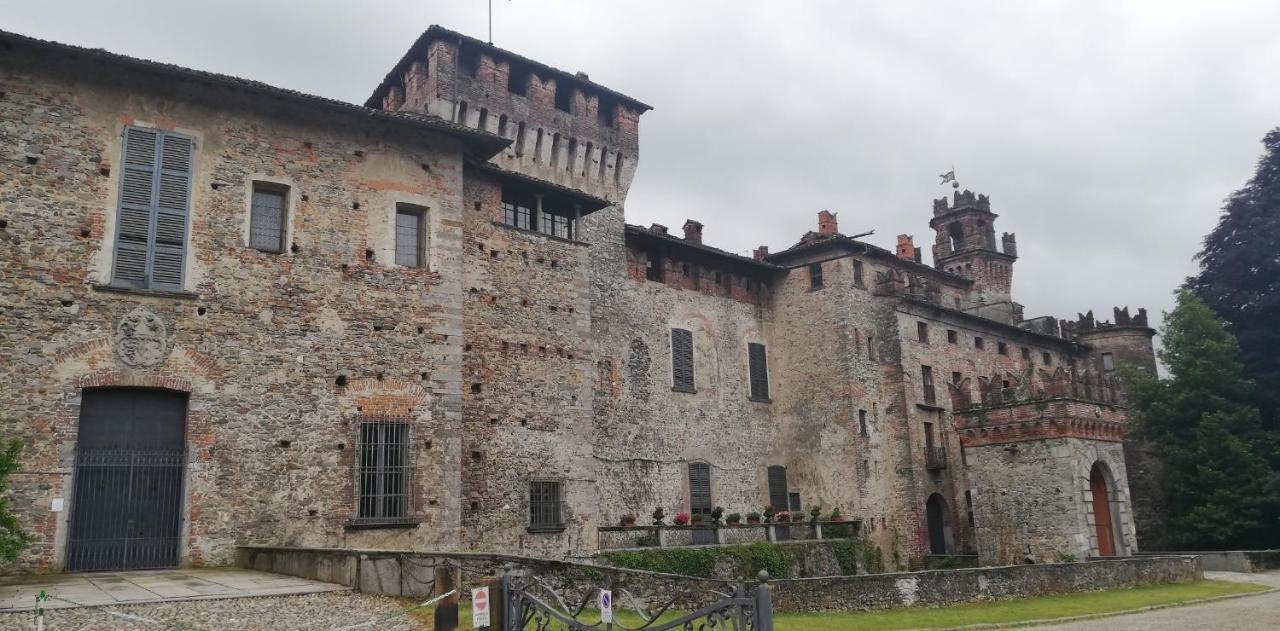 A Due Passi Dal Castello Bed and Breakfast Somma Lombardo Eksteriør billede