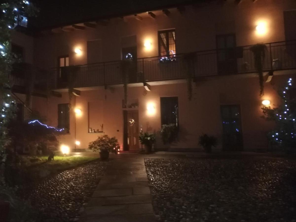 A Due Passi Dal Castello Bed and Breakfast Somma Lombardo Eksteriør billede