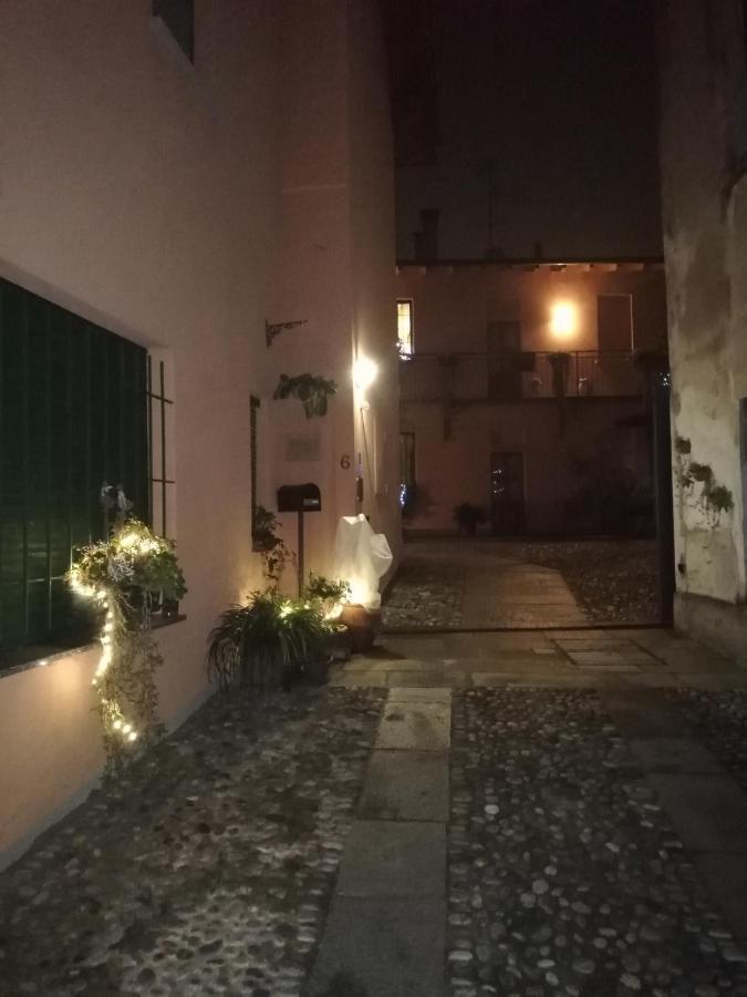 A Due Passi Dal Castello Bed and Breakfast Somma Lombardo Eksteriør billede