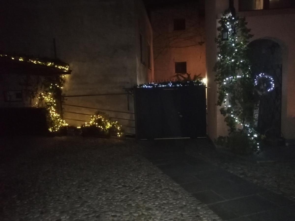 A Due Passi Dal Castello Bed and Breakfast Somma Lombardo Eksteriør billede