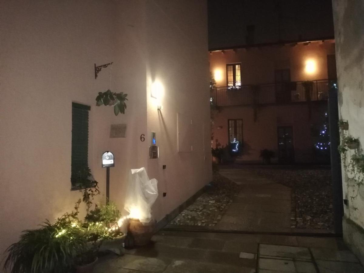 A Due Passi Dal Castello Bed and Breakfast Somma Lombardo Eksteriør billede