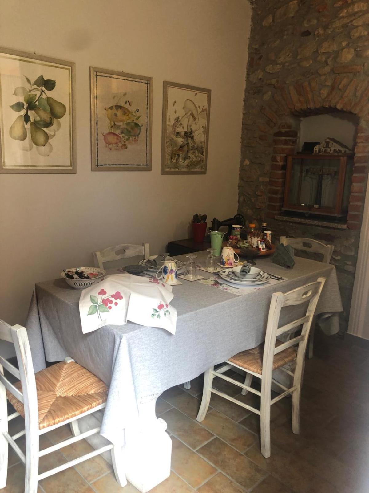 A Due Passi Dal Castello Bed and Breakfast Somma Lombardo Eksteriør billede