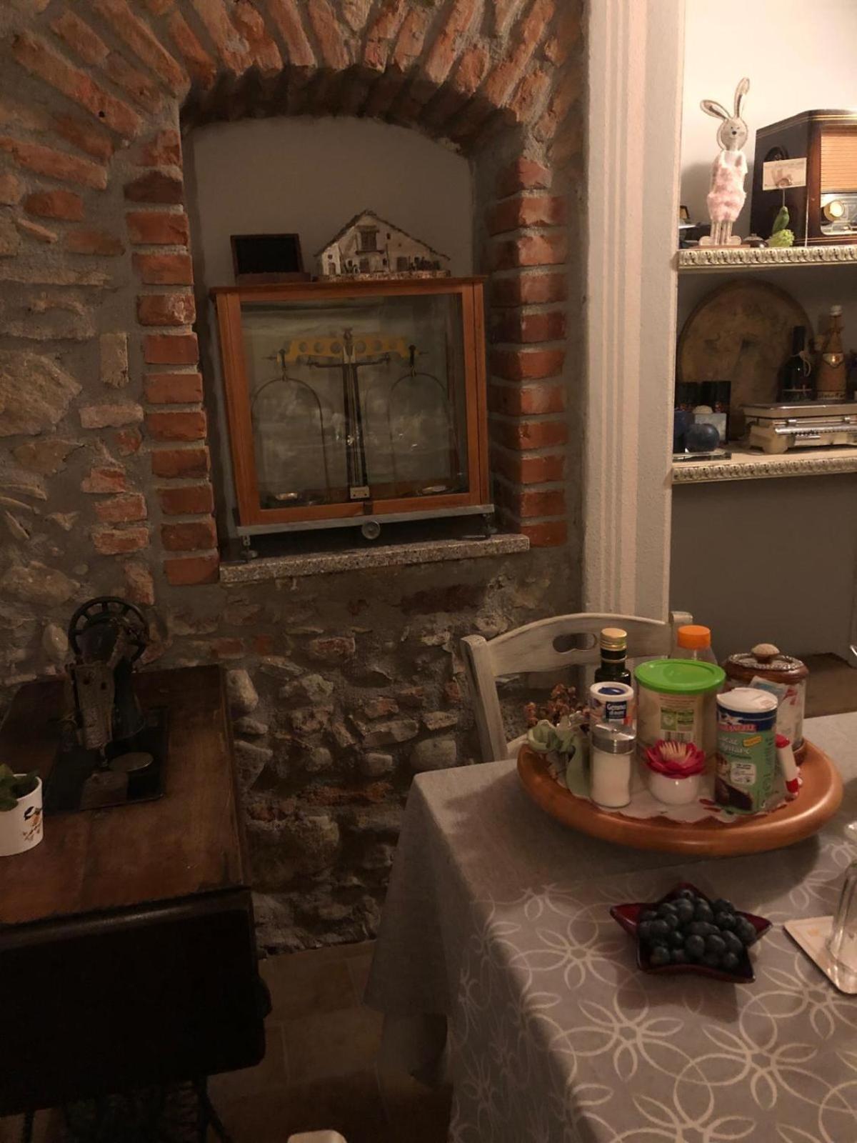 A Due Passi Dal Castello Bed and Breakfast Somma Lombardo Eksteriør billede