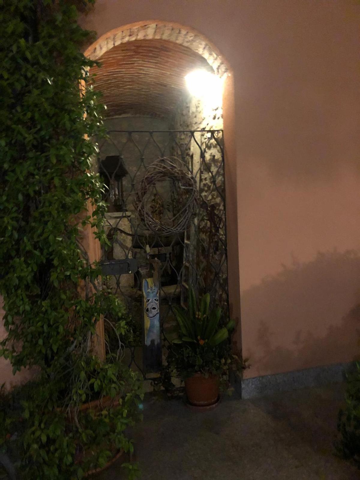 A Due Passi Dal Castello Bed and Breakfast Somma Lombardo Eksteriør billede