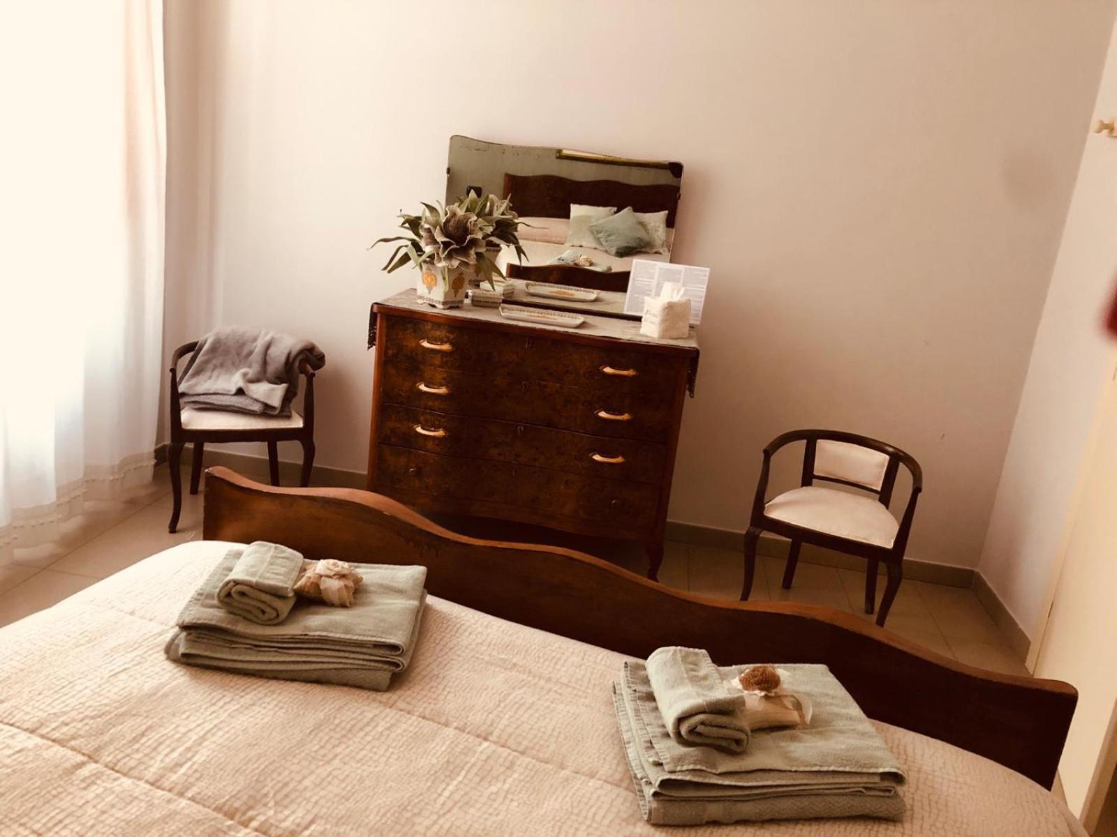 A Due Passi Dal Castello Bed and Breakfast Somma Lombardo Eksteriør billede