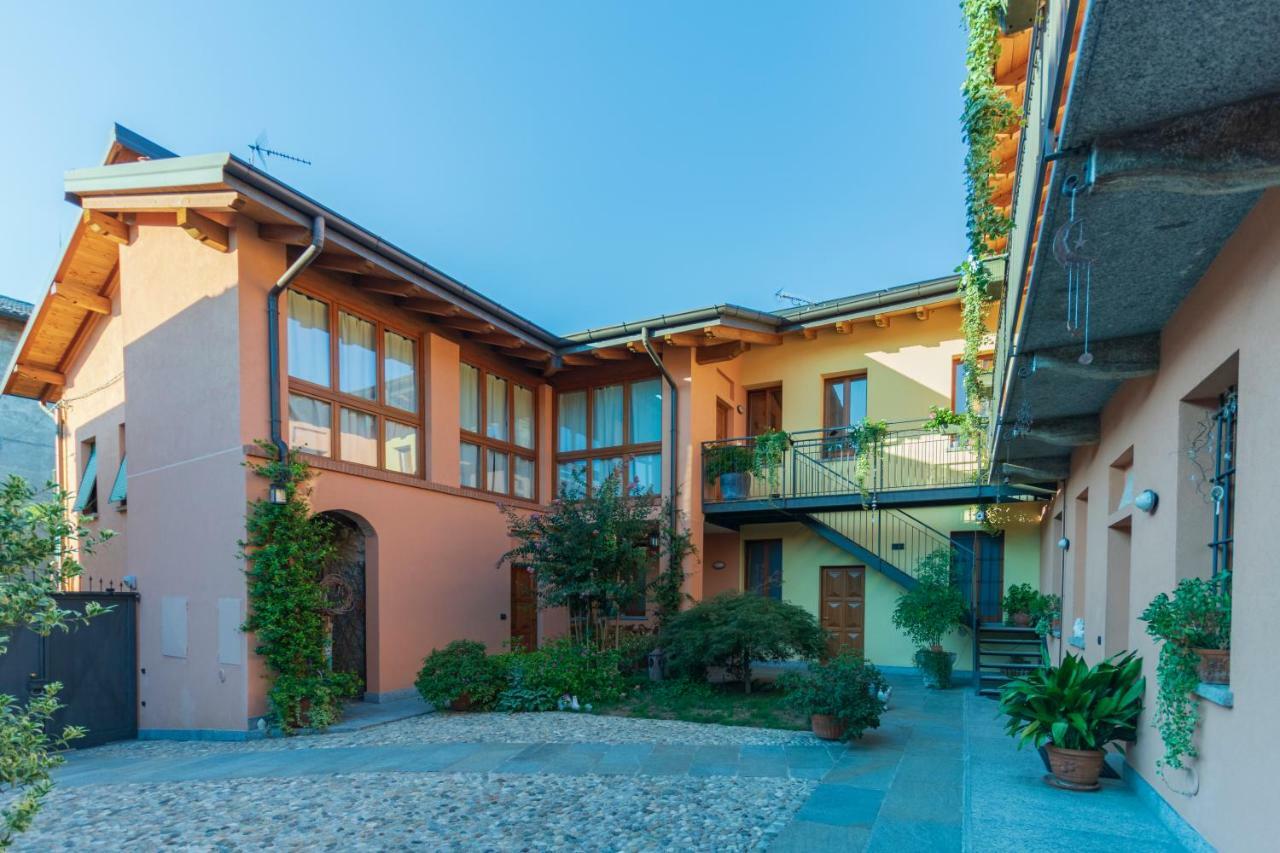 A Due Passi Dal Castello Bed and Breakfast Somma Lombardo Eksteriør billede