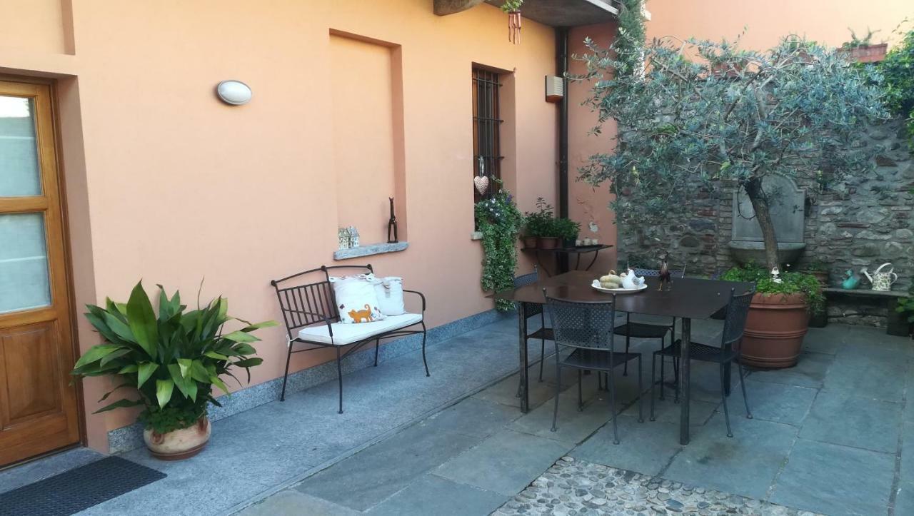 A Due Passi Dal Castello Bed and Breakfast Somma Lombardo Eksteriør billede