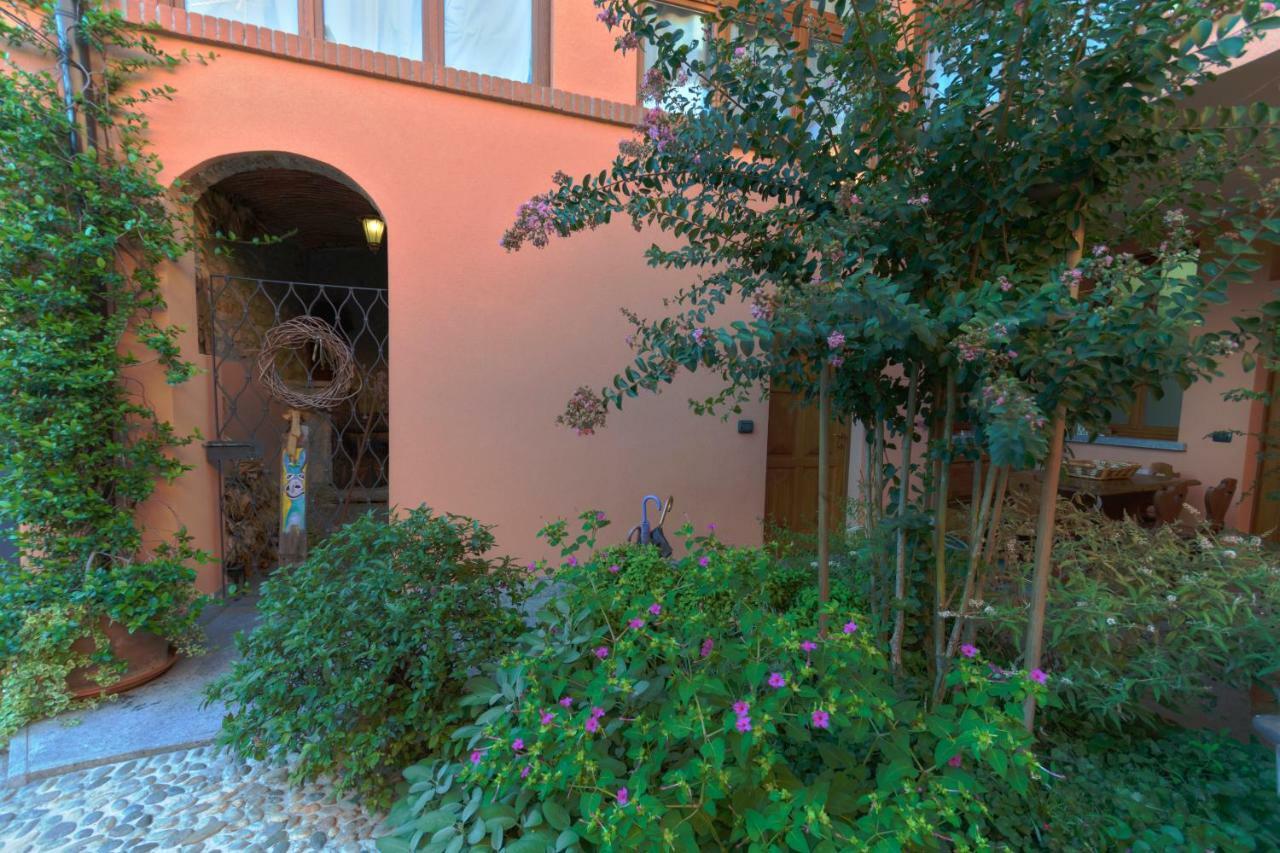 A Due Passi Dal Castello Bed and Breakfast Somma Lombardo Eksteriør billede