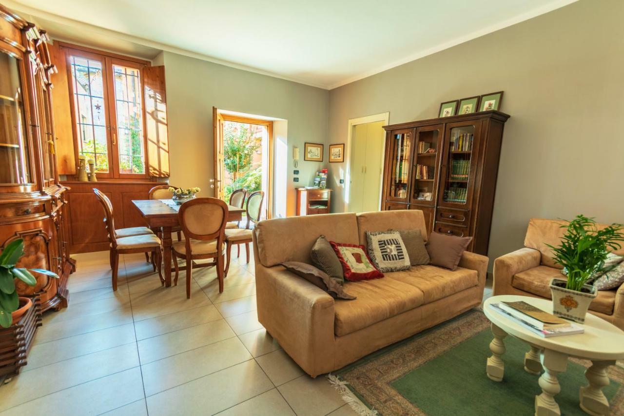 A Due Passi Dal Castello Bed and Breakfast Somma Lombardo Eksteriør billede