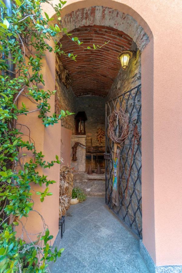 A Due Passi Dal Castello Bed and Breakfast Somma Lombardo Eksteriør billede