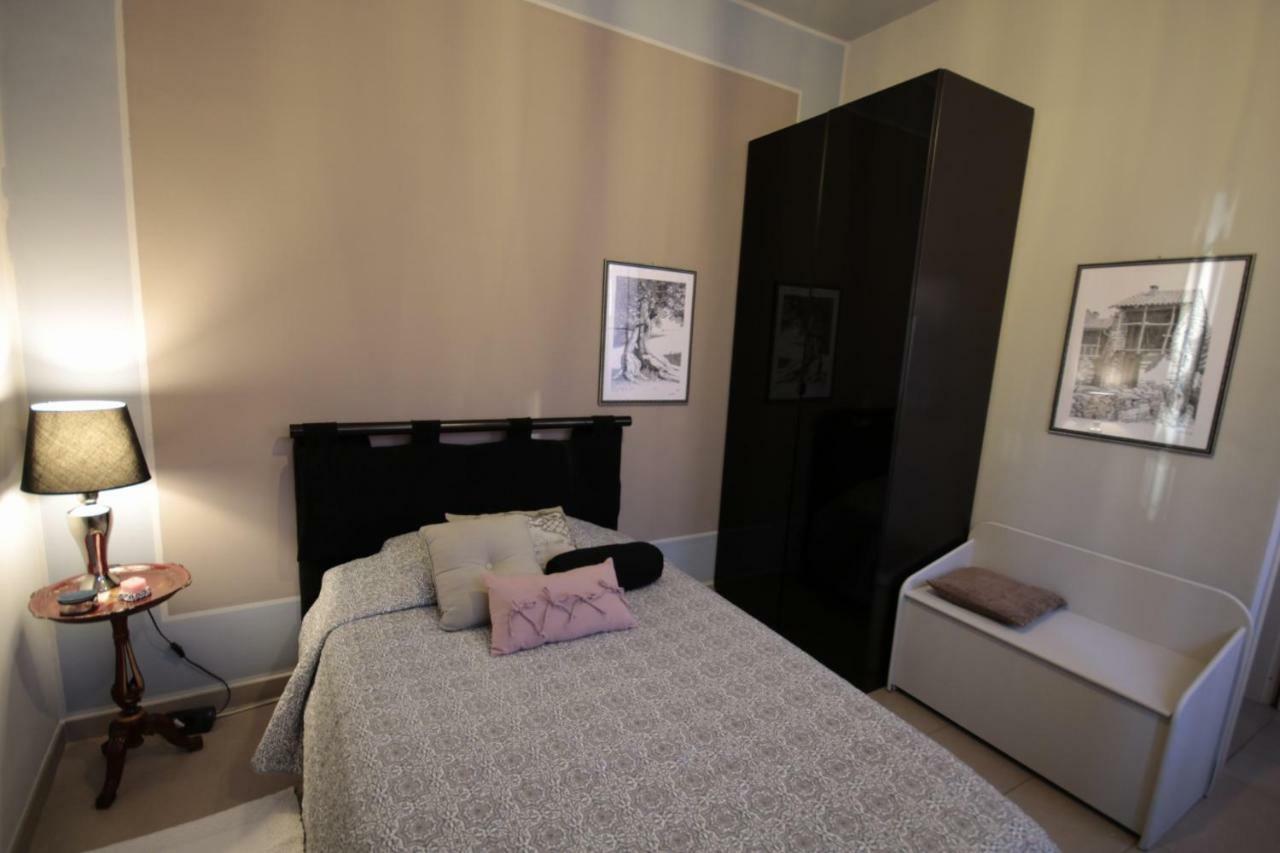 A Due Passi Dal Castello Bed and Breakfast Somma Lombardo Eksteriør billede