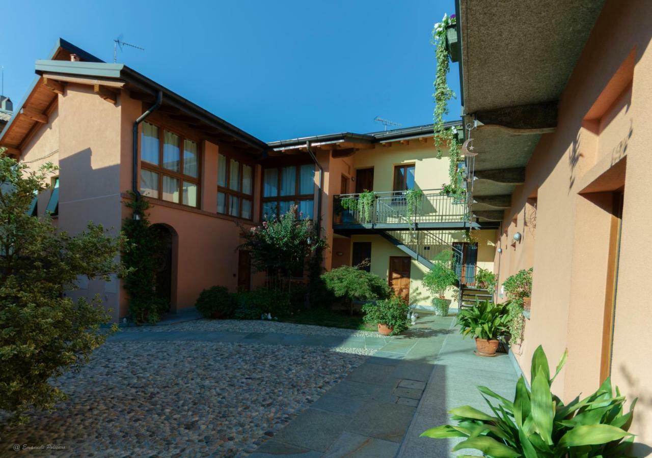 A Due Passi Dal Castello Bed and Breakfast Somma Lombardo Eksteriør billede