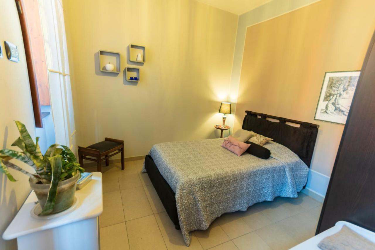 A Due Passi Dal Castello Bed and Breakfast Somma Lombardo Eksteriør billede