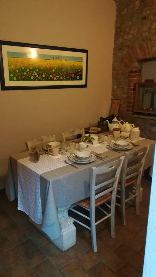 A Due Passi Dal Castello Bed and Breakfast Somma Lombardo Eksteriør billede