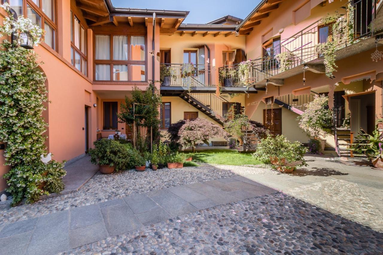 A Due Passi Dal Castello Bed and Breakfast Somma Lombardo Eksteriør billede